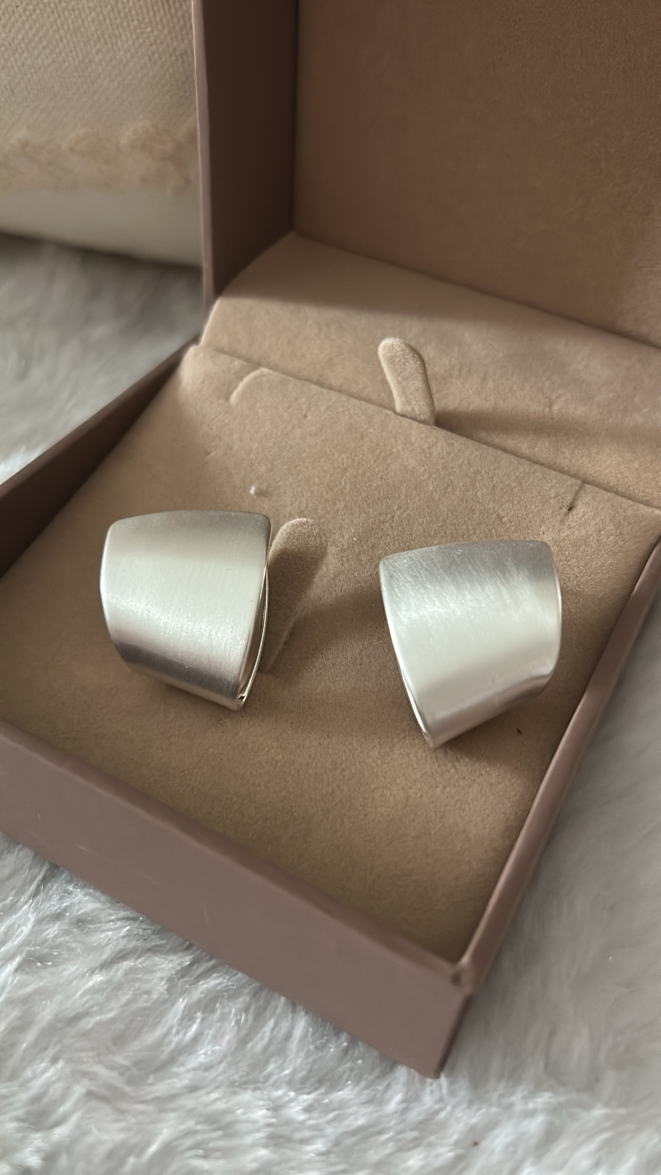 2885D075-19FC-48F5-8716-DB3FB4AD9431